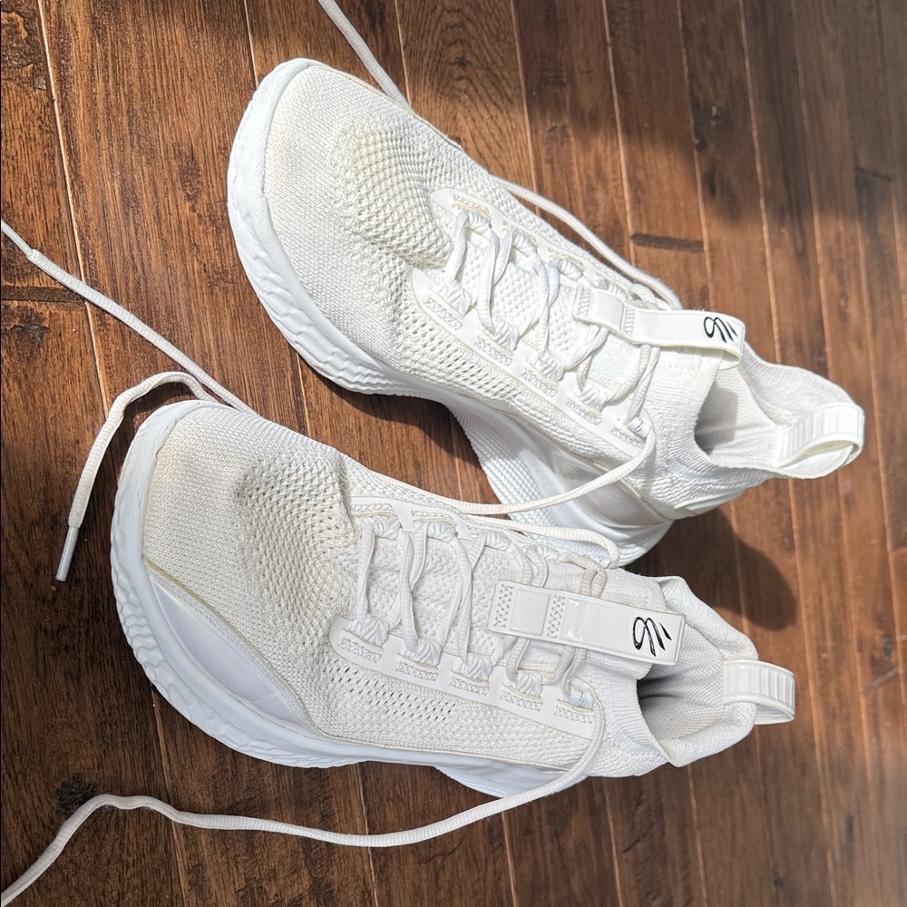 Under Armour White Basketball shoes